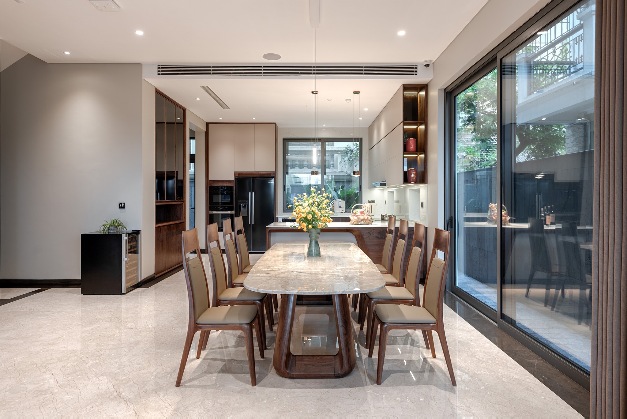 Bộ bàn ăn mặt đá marble trắng xám vân mây, 8 ghế gỗ óc chó cao cấp