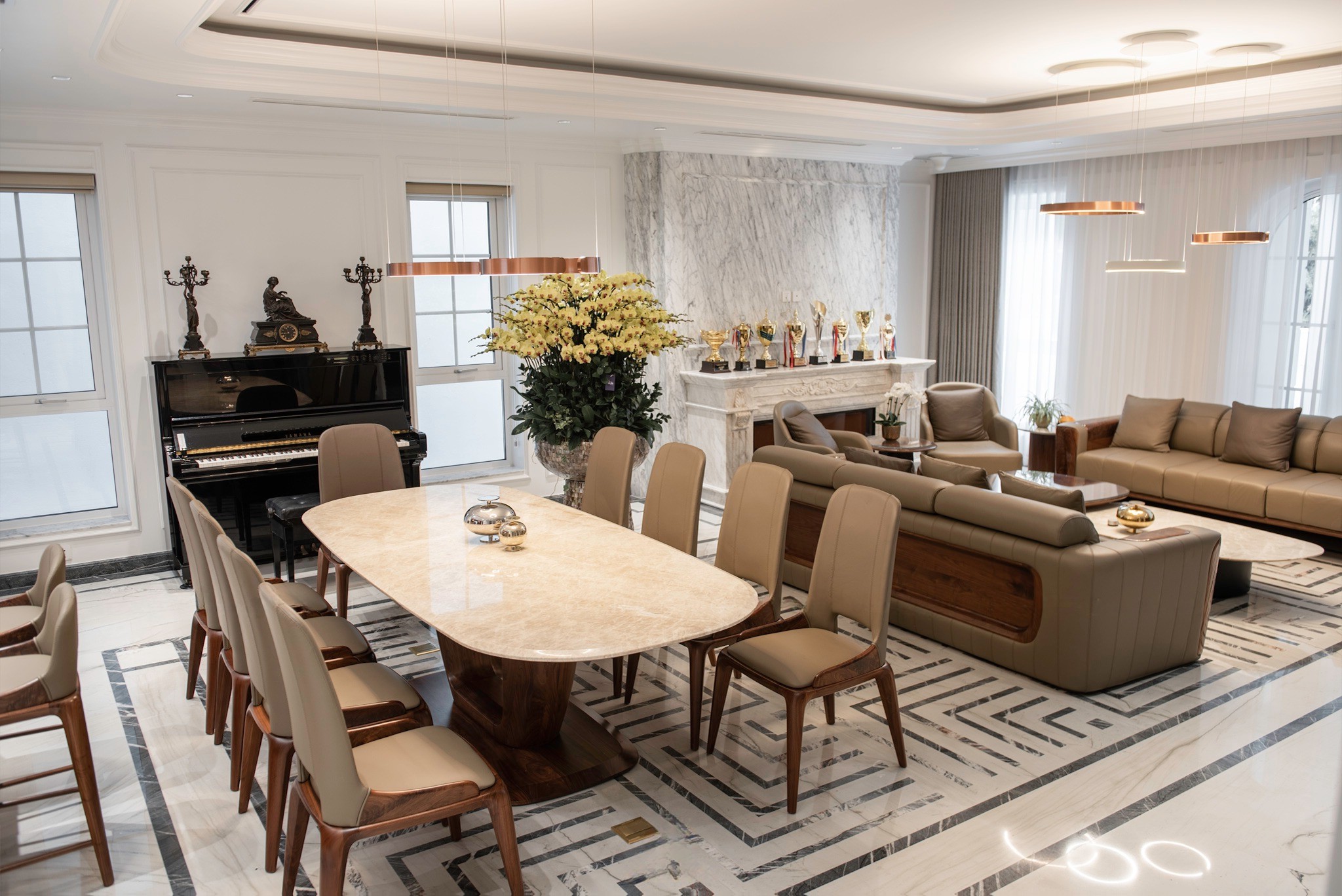 Kích thước bàn ăn hình bầu dục cho 10–12 người